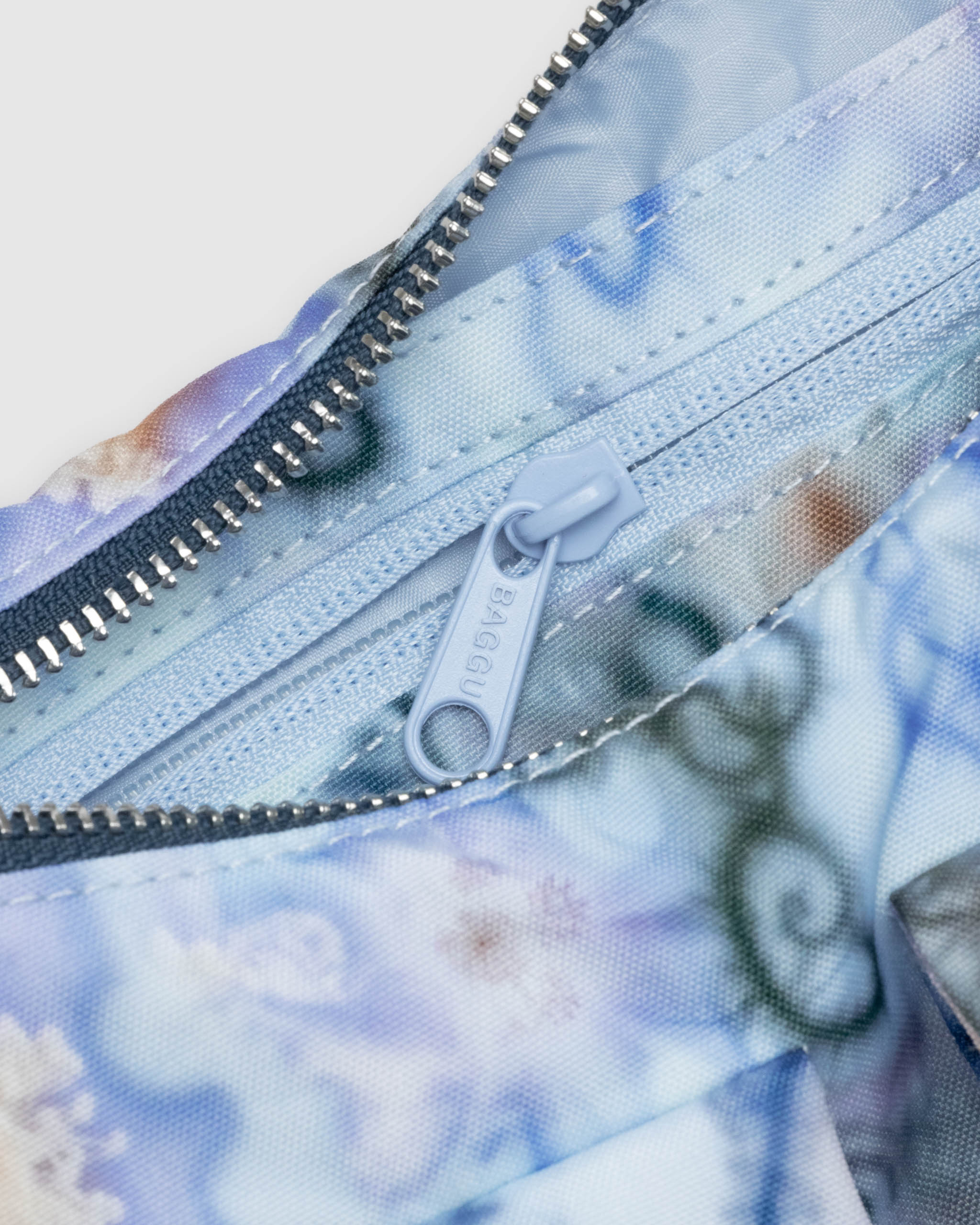 BAGGU Cargo Shoulder Bag (Blue Thorns)