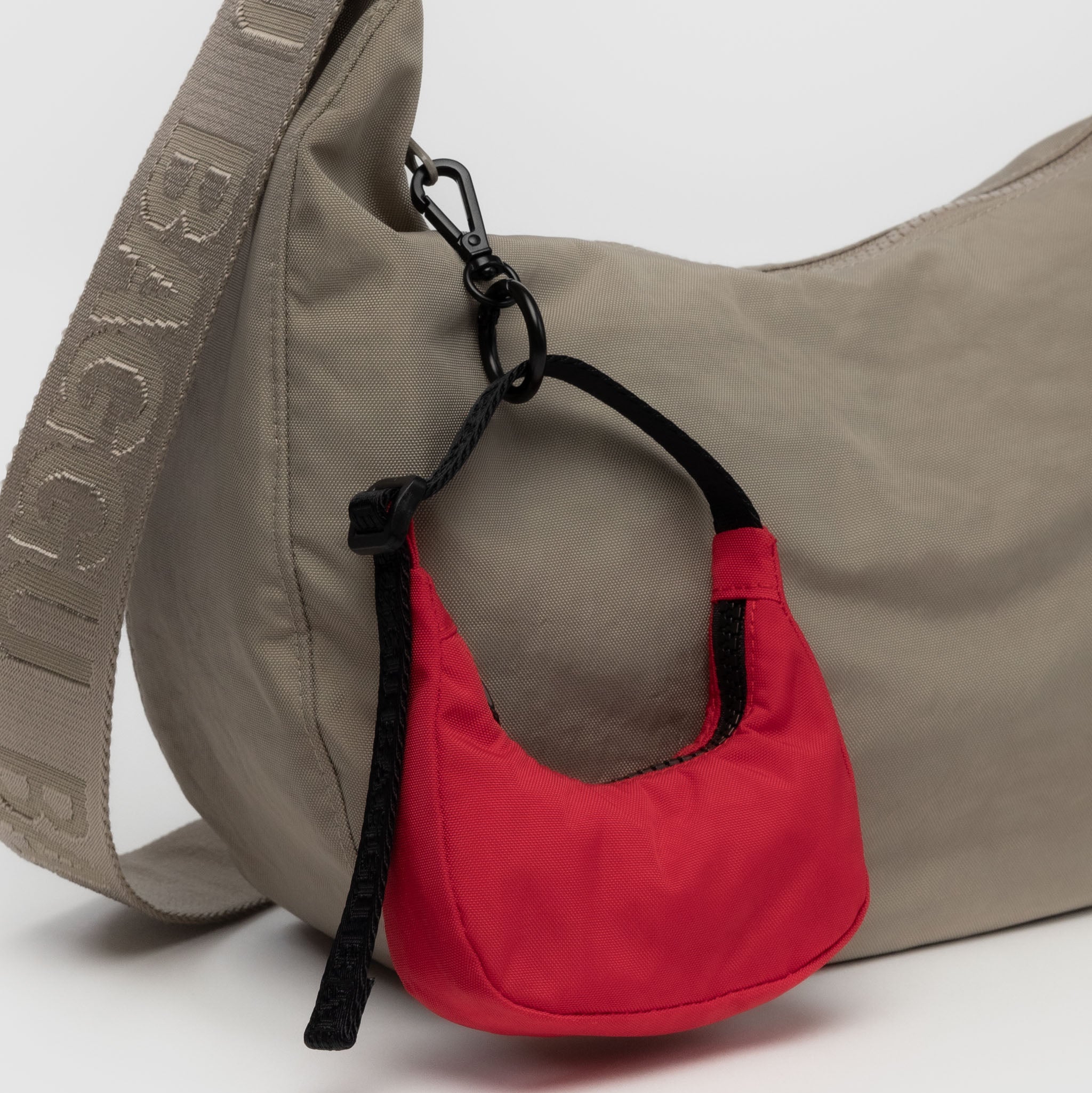 BAGGU Crescent Bag Charm (Candy Apple)