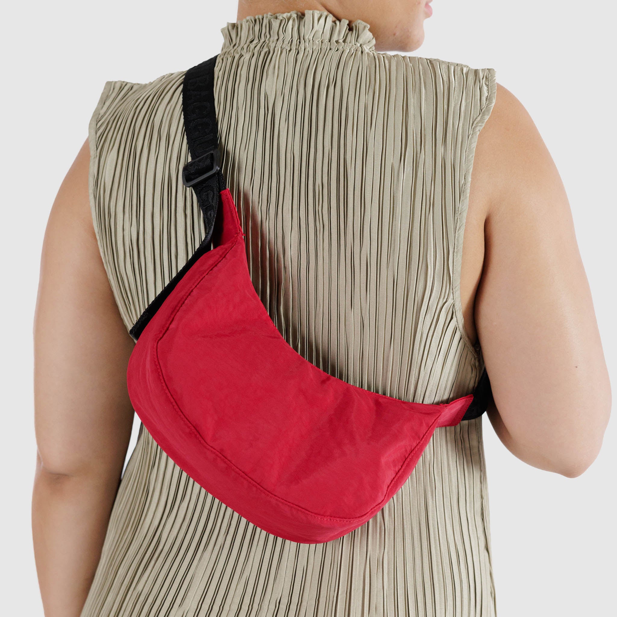 BAGGU Small Nylon Crescent Bag - Candy Apple