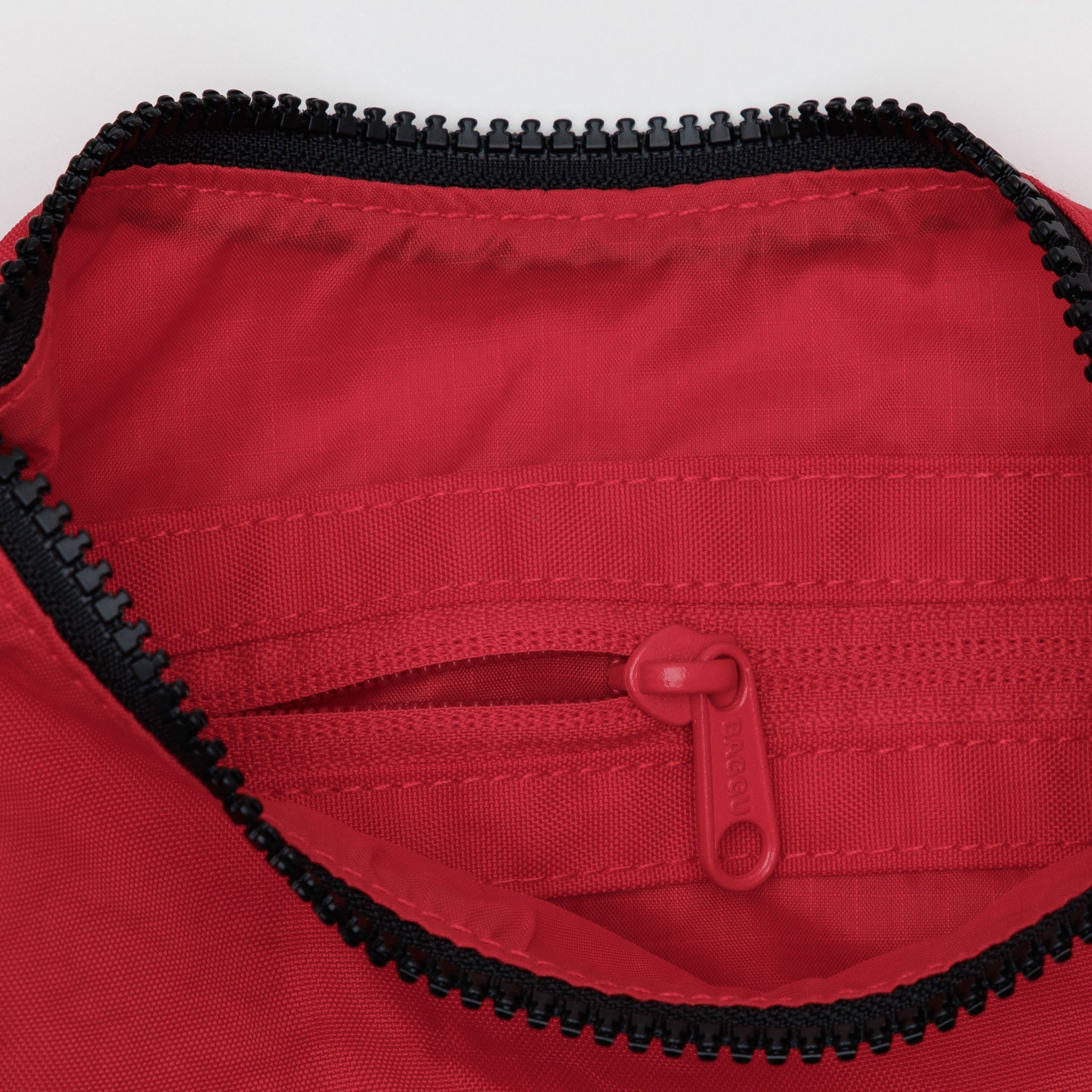 BAGGU Small Nylon Crescent Bag - Candy Apple (51 Inch Strap)