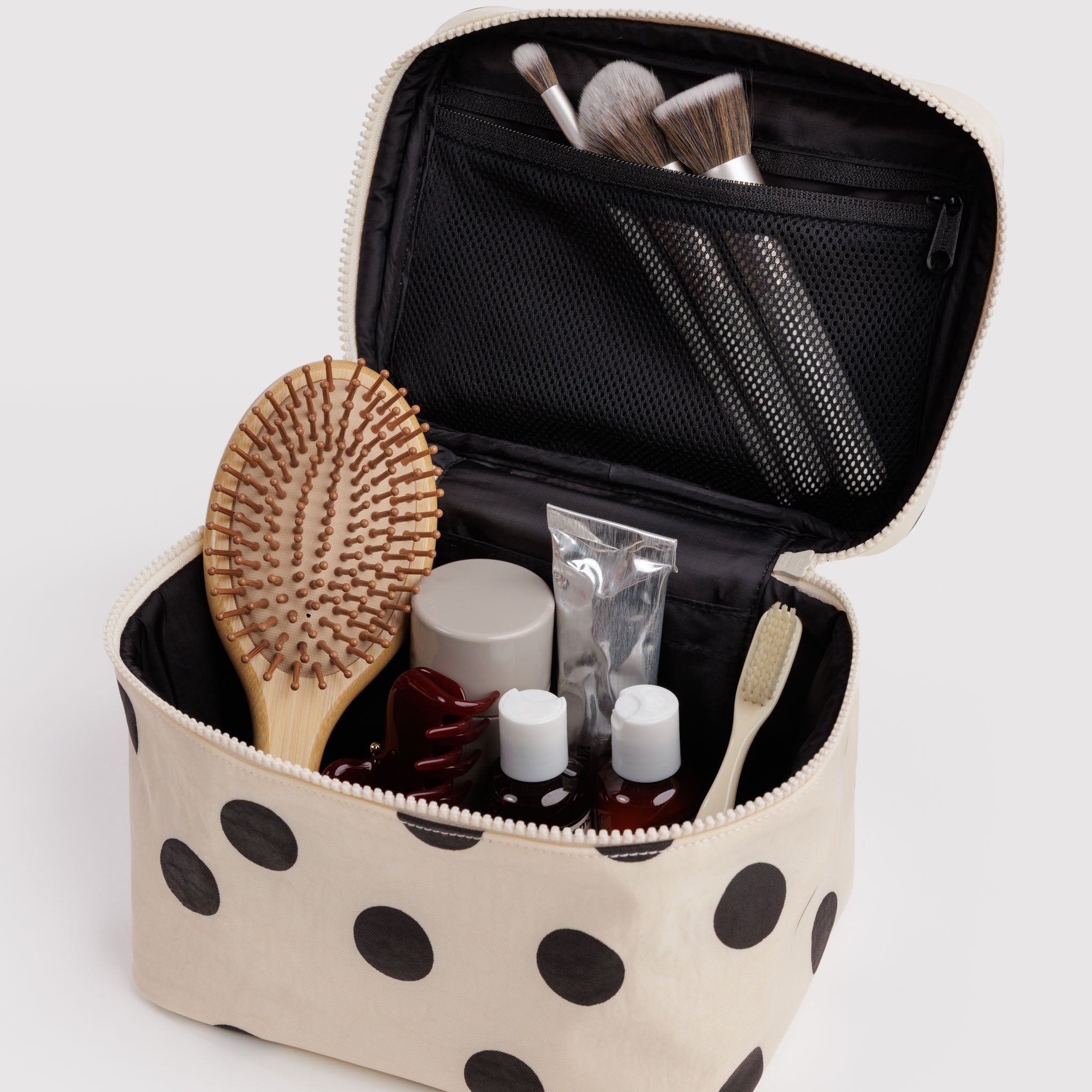 BAGGU Large Cosmetic Case (Cream and Black Polka Dot)