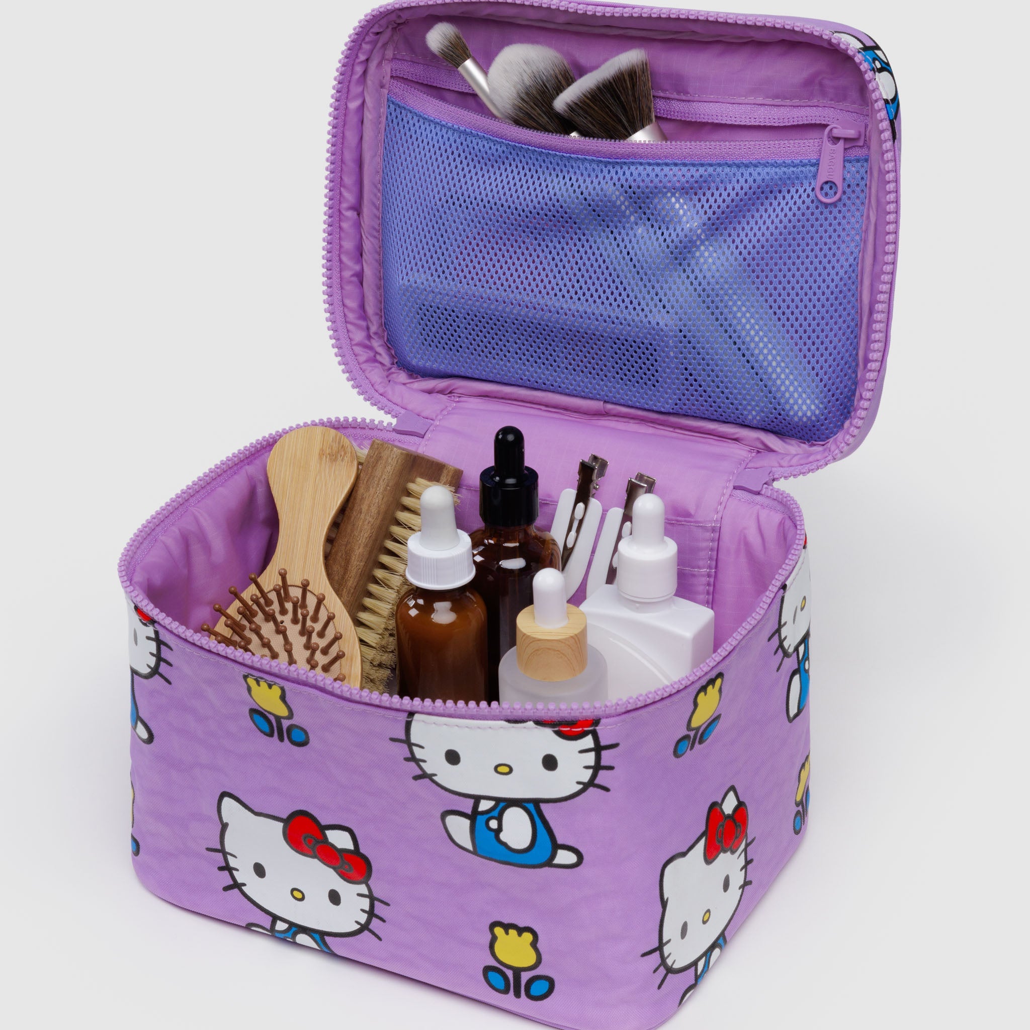 Large_Cosmetic_Case_Heavyweight_Hello_Kitty_Pink_02.jpg
