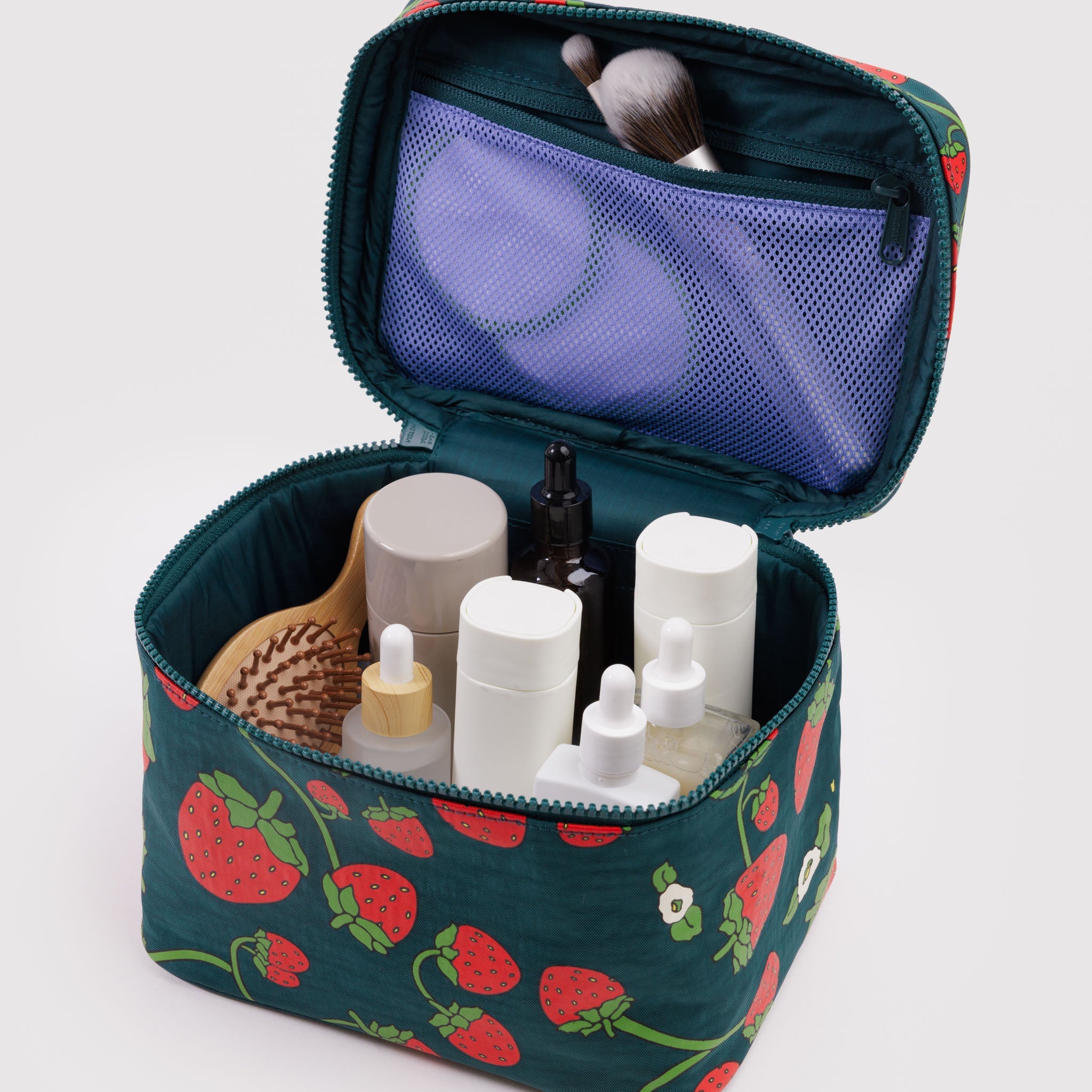 BAGGU Large Cosmetic Case (Strawberry Blossom)