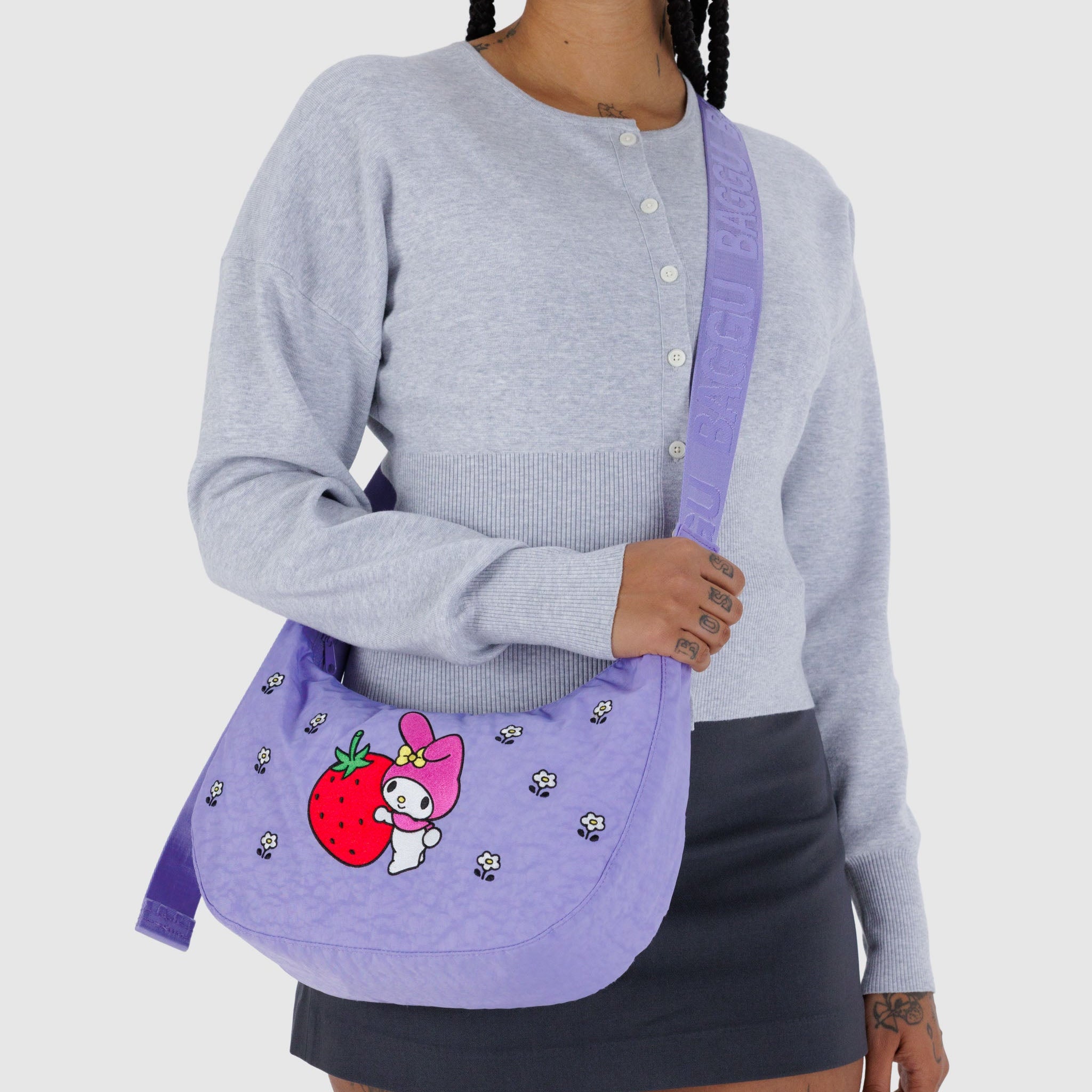 Medium_Nylon_Crescent_Bag_Heavyweight_Embroidered_My_Melody_Strawberry_02.jpg