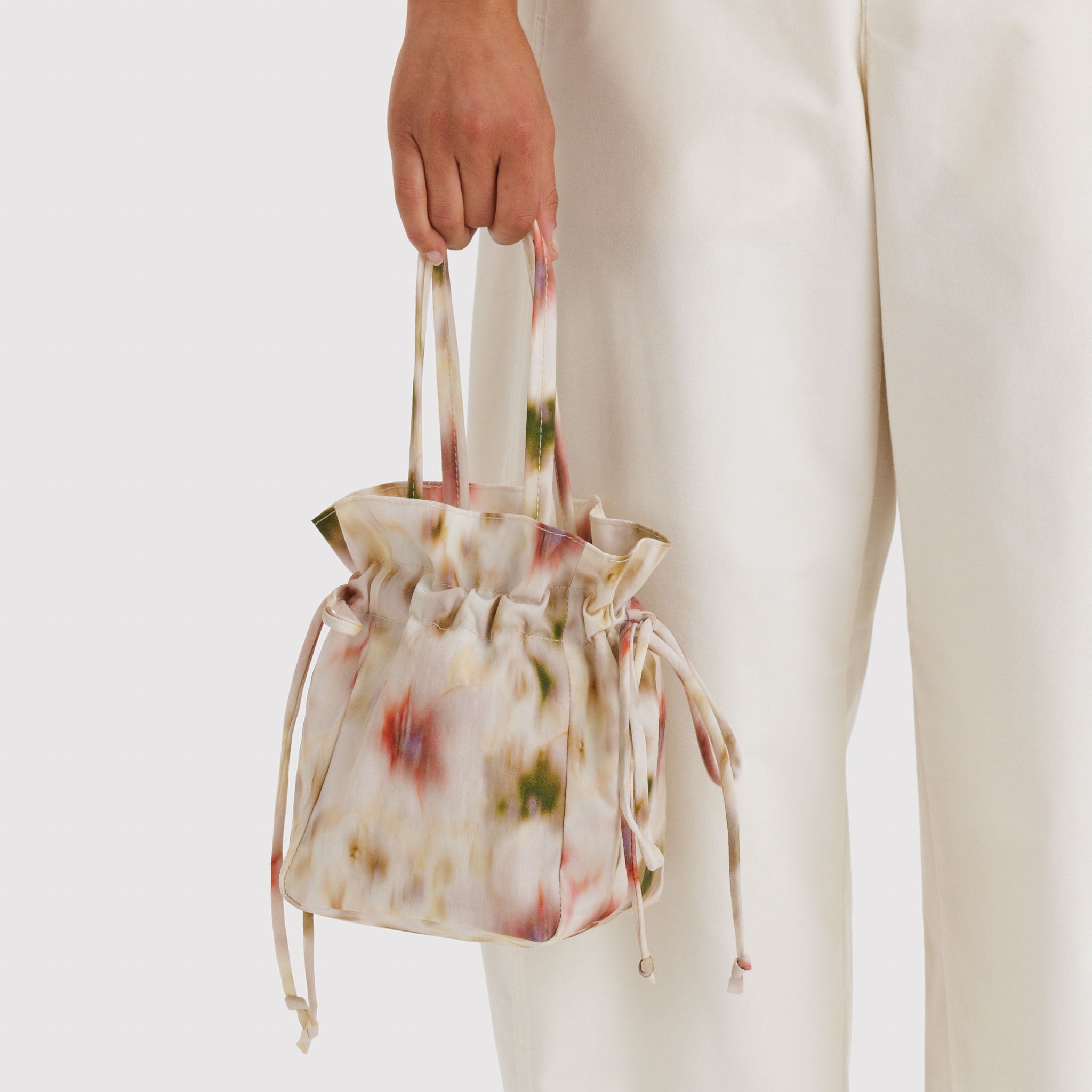 BAGGU Nylon Drawstring (Abstract Floral)