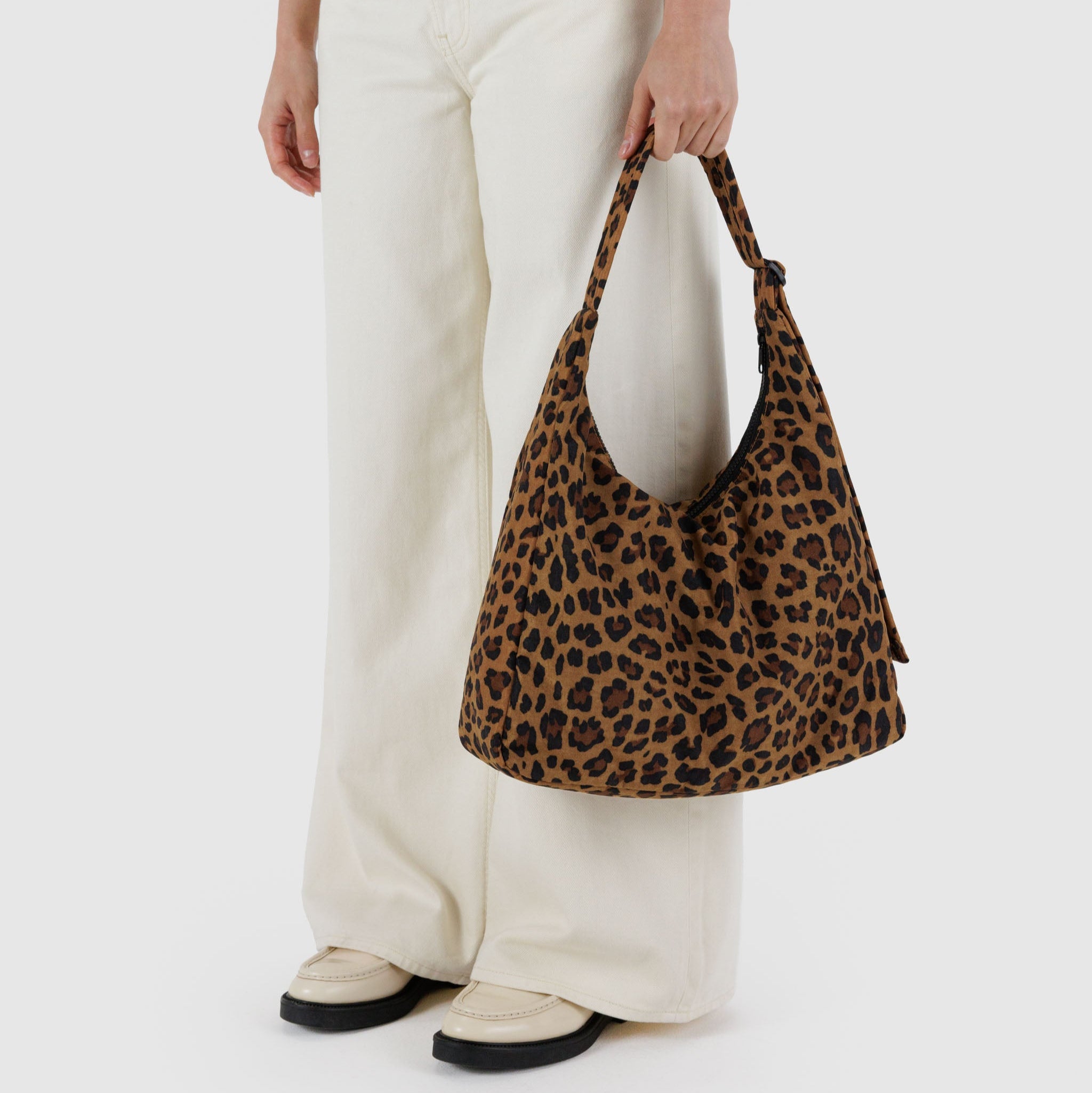 Nylon_Shoulder_Bag_Heavyweight_Leopard_03.jpg