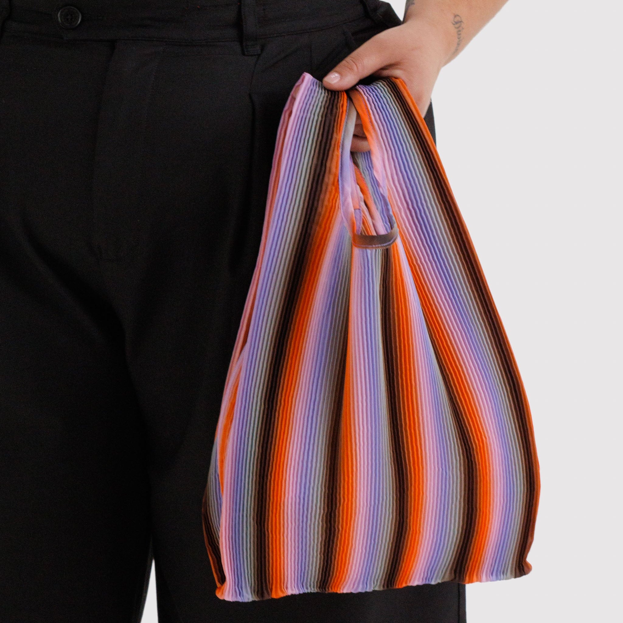 BAGGU Pleated (Gradient Stripe Poppy & Lilac)
