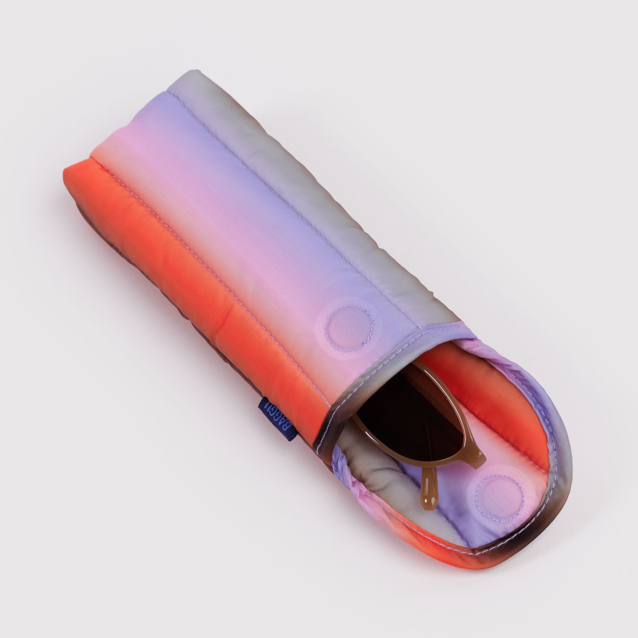 Puffy_Glasses_Sleeve_Ripstop_Gradient_Stripe_Poppy_and_Lilac_02.jpg