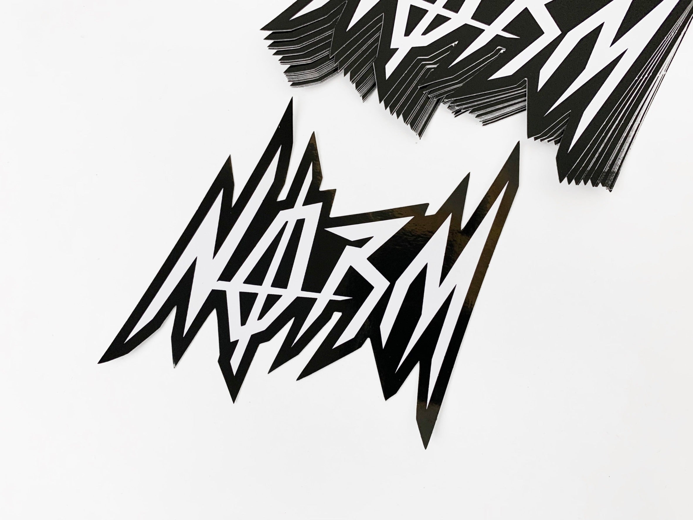 NORM - STICKER OG (15CM)