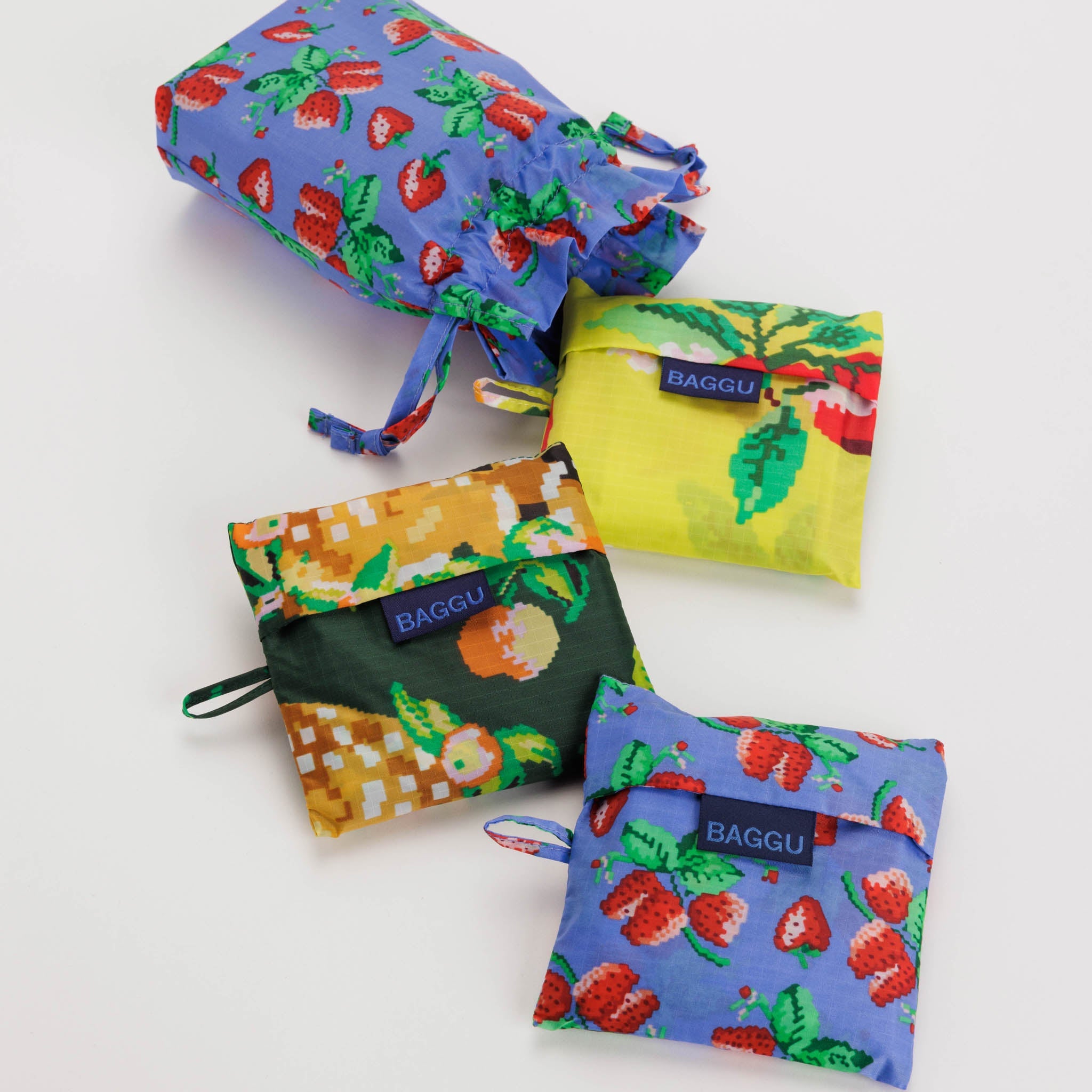 Standard_Baggu_Set_Of_Three_Ripstop_Needlepoint_Fruit_Set_01.jpg