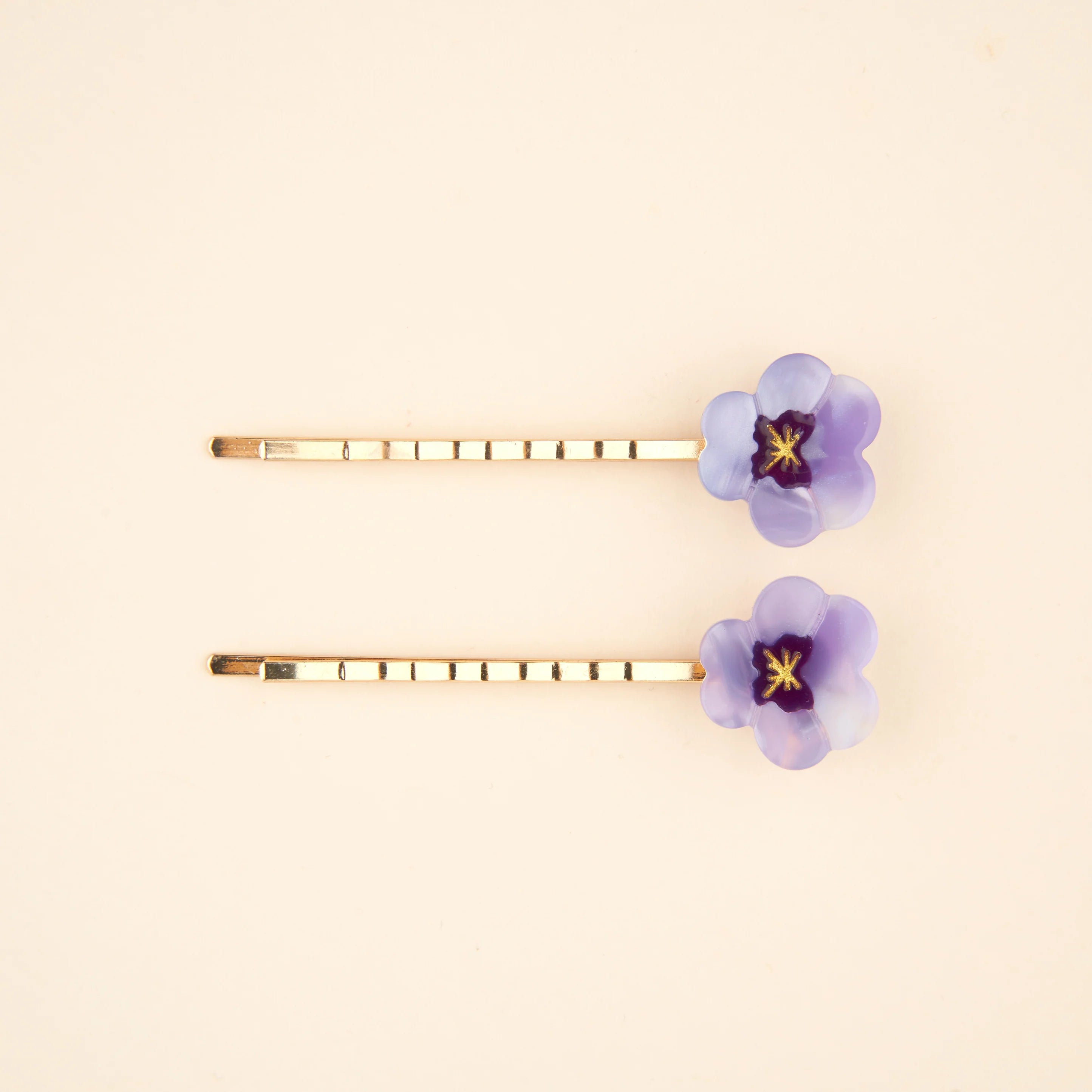 coucou-suzette-accessoire-accessory-cadeau-gift-tendance-trendy-fashion-garden-party-barrette-cheveux-hair-clip-flower-fleur-pensee-pansy.webp