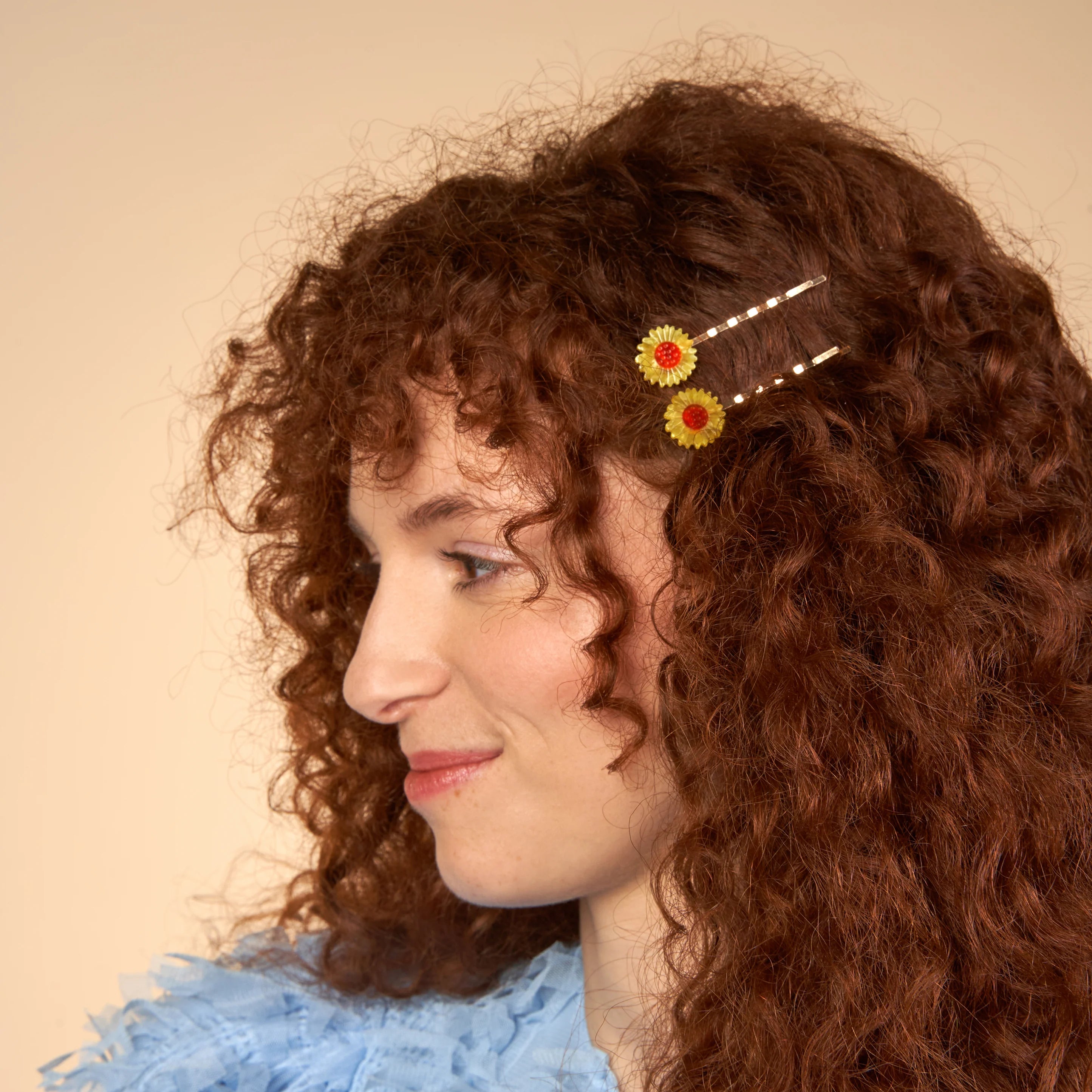 coucou-suzette-accessoire-accessory-cadeau-gift-tendance-trendy-fashion-garden-party-barrette-cheveux-hair-clip-flower-fleur-tournesol-sunflower-porte.webp
