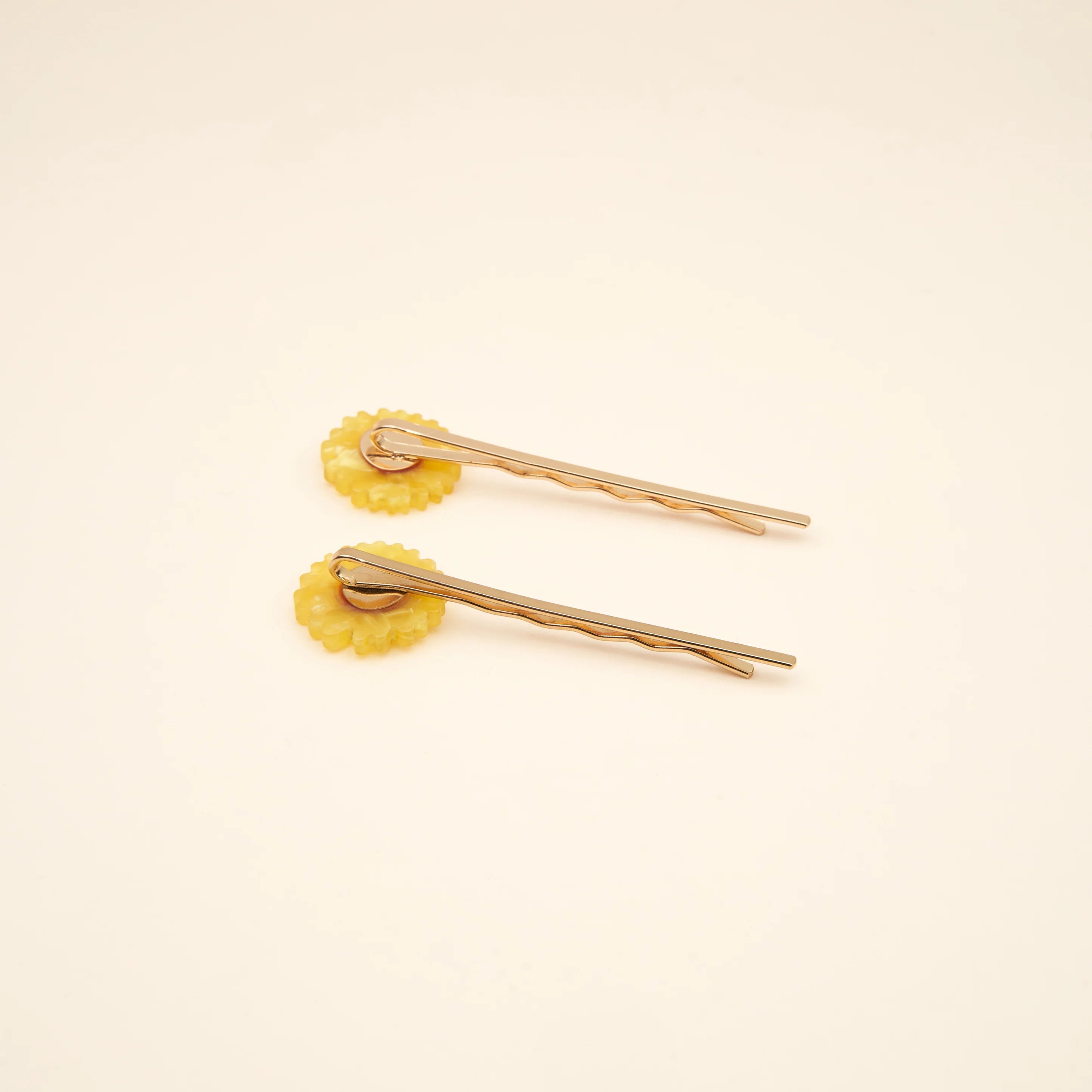 coucou-suzette-accessoire-accessory-cadeau-gift-tendance-trendy-fashion-garden-party-barrette-cheveux-hair-clip-flower-fleur-tournesol-sunflower1.webp