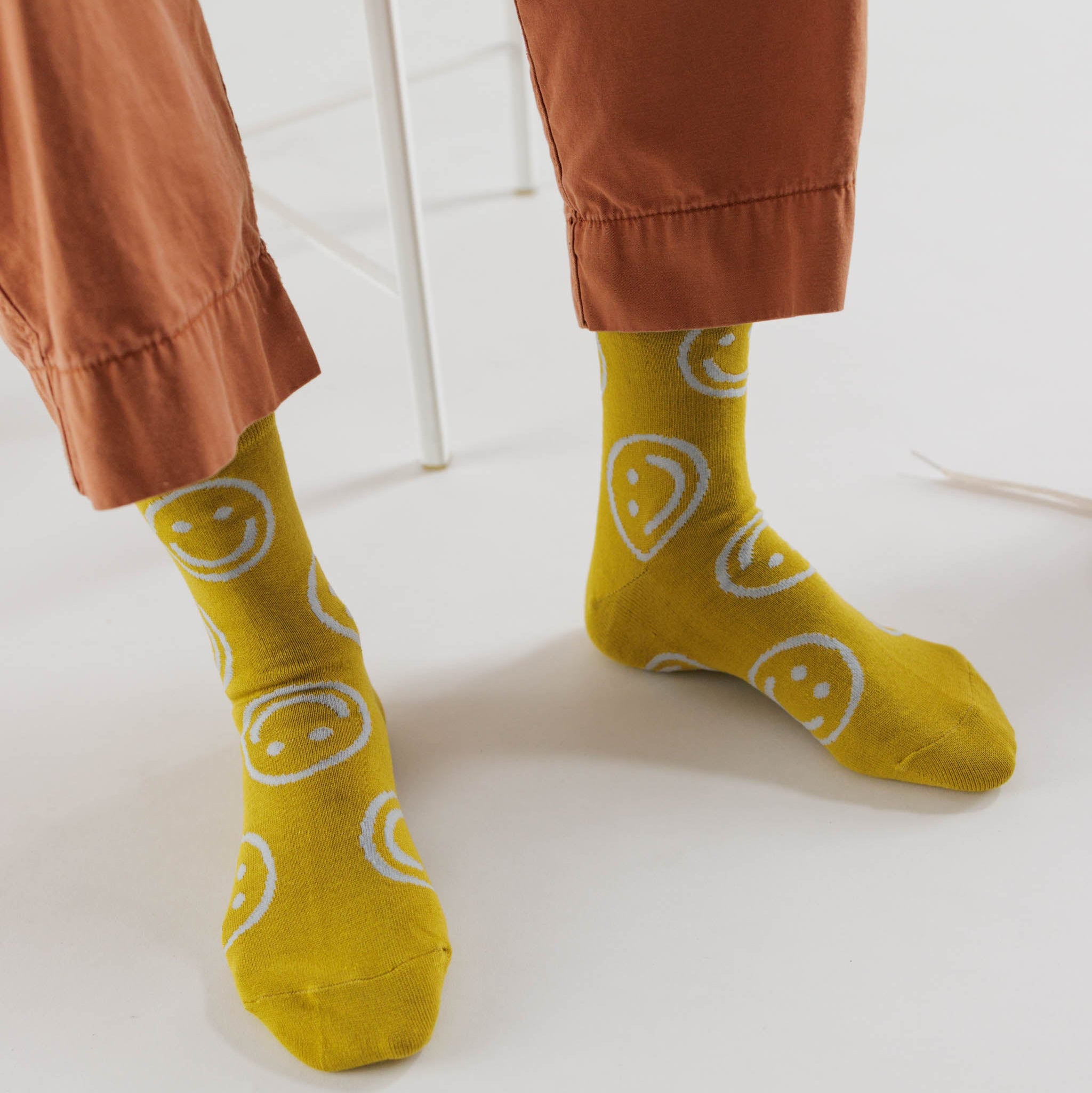Crew_Sock_5oz_Cotton_Ochre_Happy_02.jpg